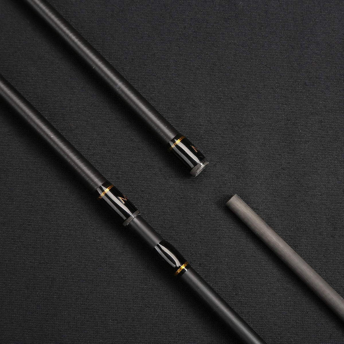 2 Piece 7 Feet 24 Ton Carbon Fiber Spincasting Fishing Rod with 2 Tips F357